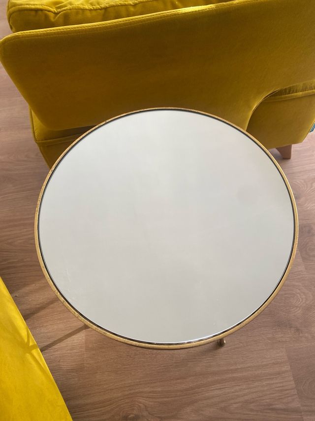 Mesita auxiliar cristal y metal dorada