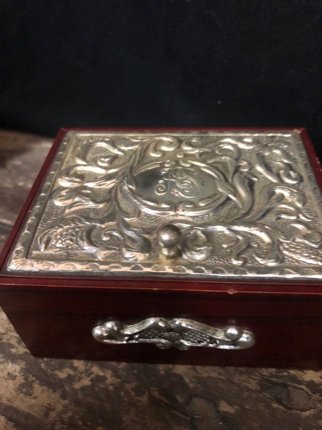 Cajita madera y plata iniciales AS