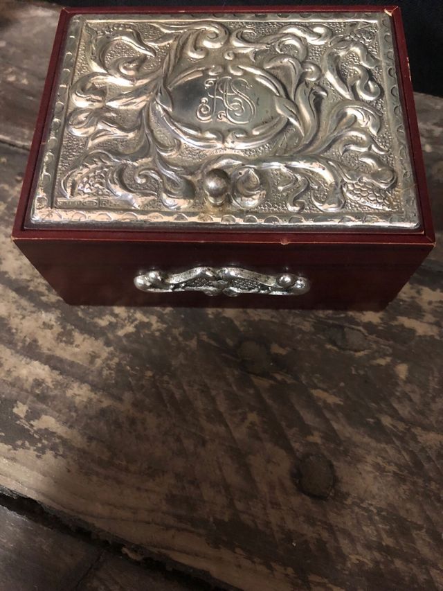 Cajita madera y plata iniciales AS