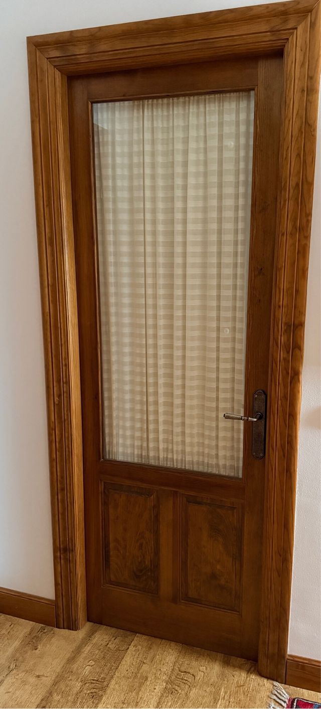 Puerta madera maciza color nogal