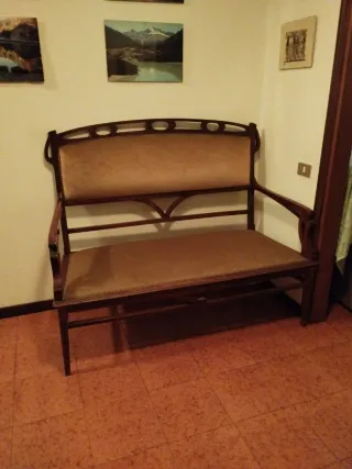 Divanetto antico in tessuto e legno
