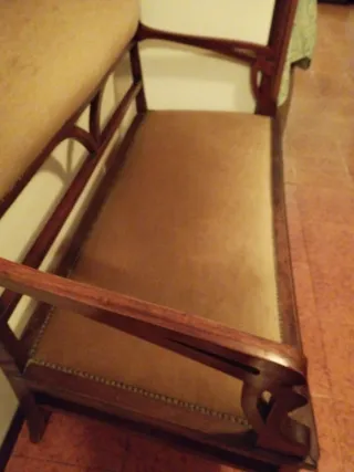 Divanetto antico in tessuto e legno
