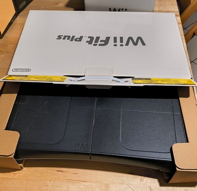 Nintendo Wii Fit Plus Pack - Console