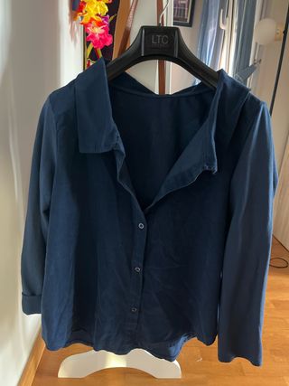 Blusa fina azul oscuro