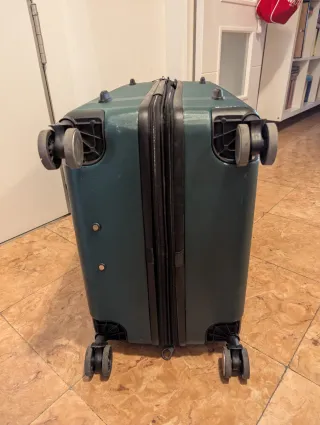 Maleta grande rígida (con rotura)