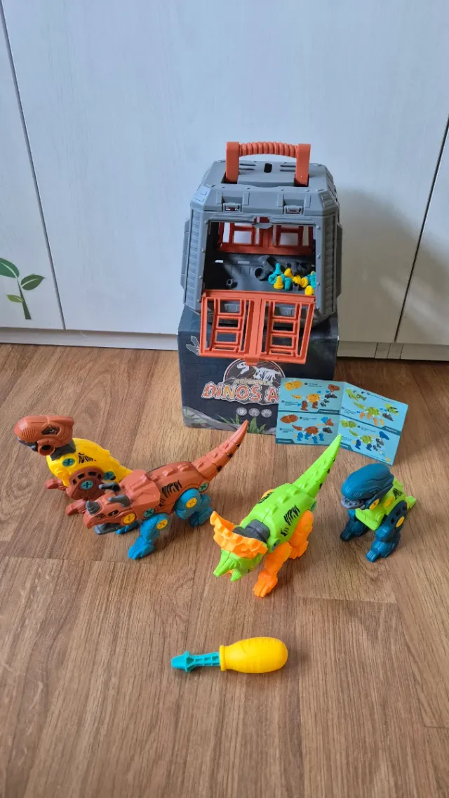 Dinosaurios construcción con tornillos