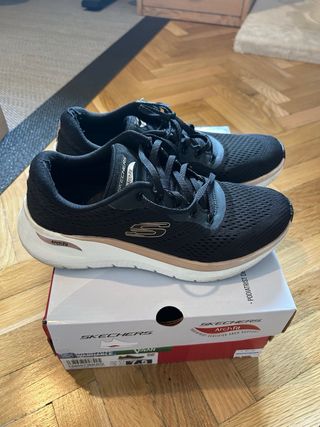 Zapatillas Skechers Arch Fit Negras 37.5