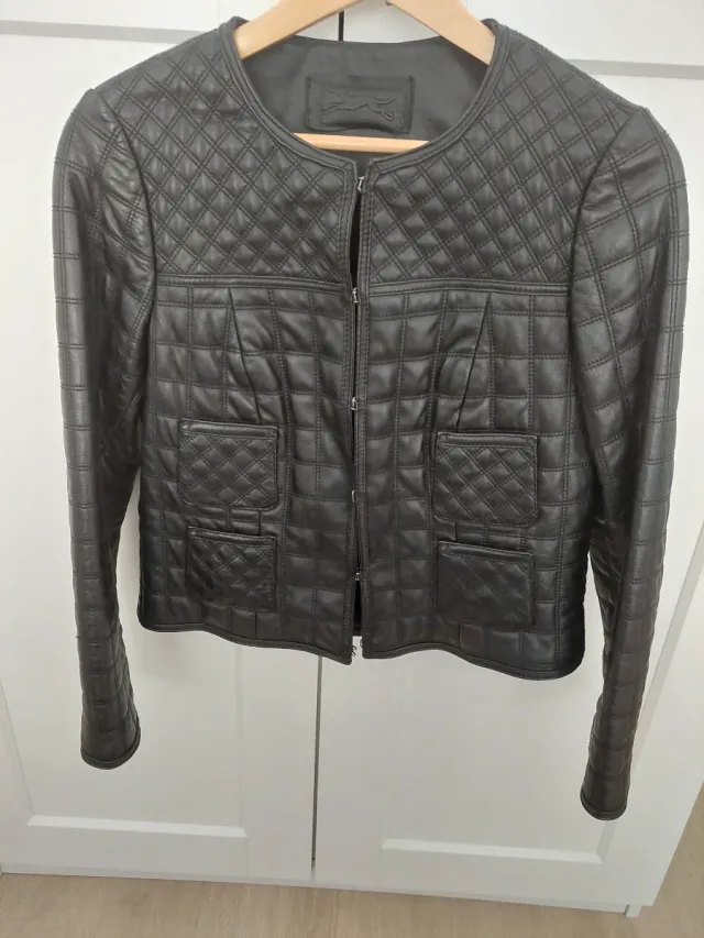 Chaqueta Bimba y Lola Cuero Negra Acolchada