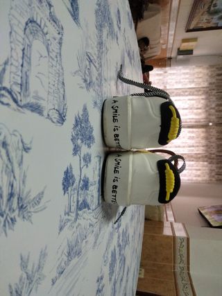 Zapatillas Desigual Smiley Blancas y Amarillas