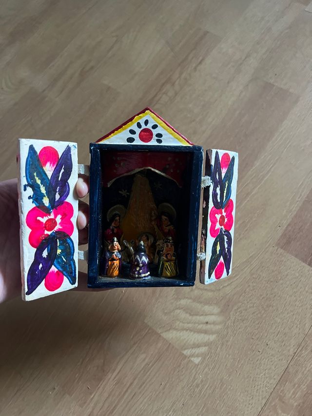 Portal de Belén de madera pintado