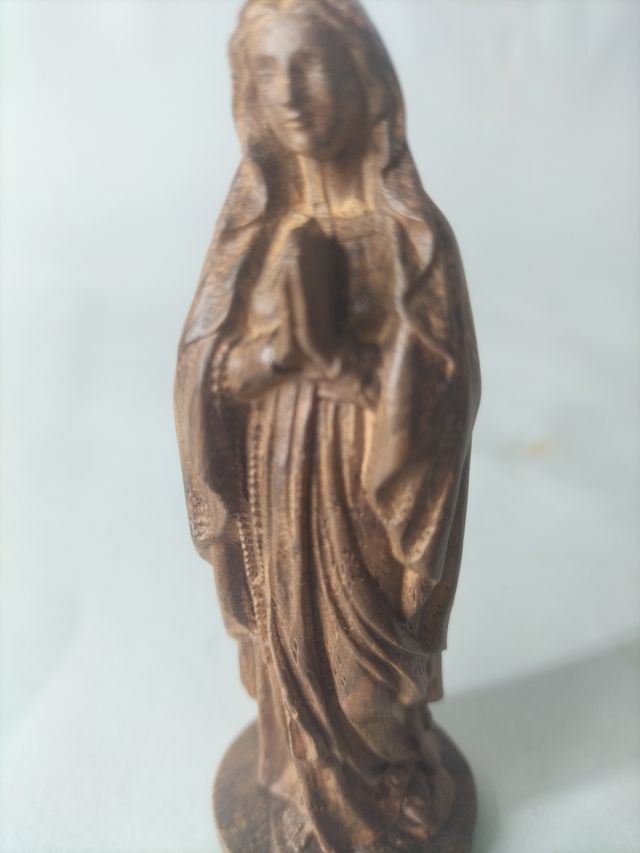 Figura in legno Madonna che prega