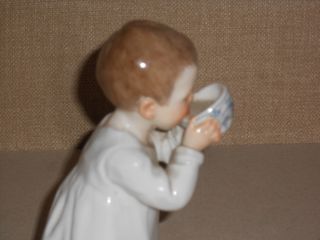 Meissen Ceramica Bambino Che Beve Latte