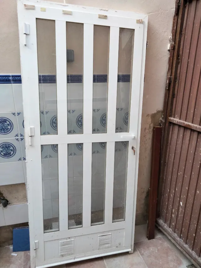 Puerta de aluminio con cristal