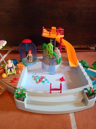 Playmobil Piscina con Tobogán y Figuras
