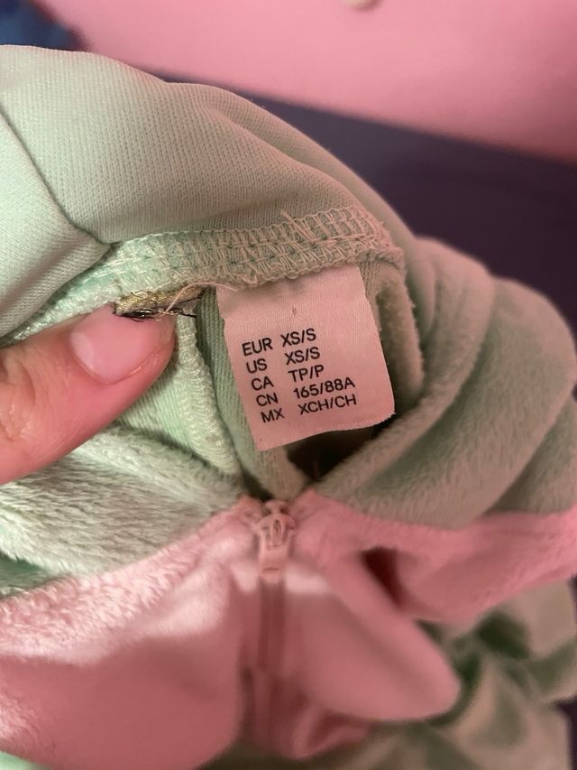 Pijama de dinosaurio verde