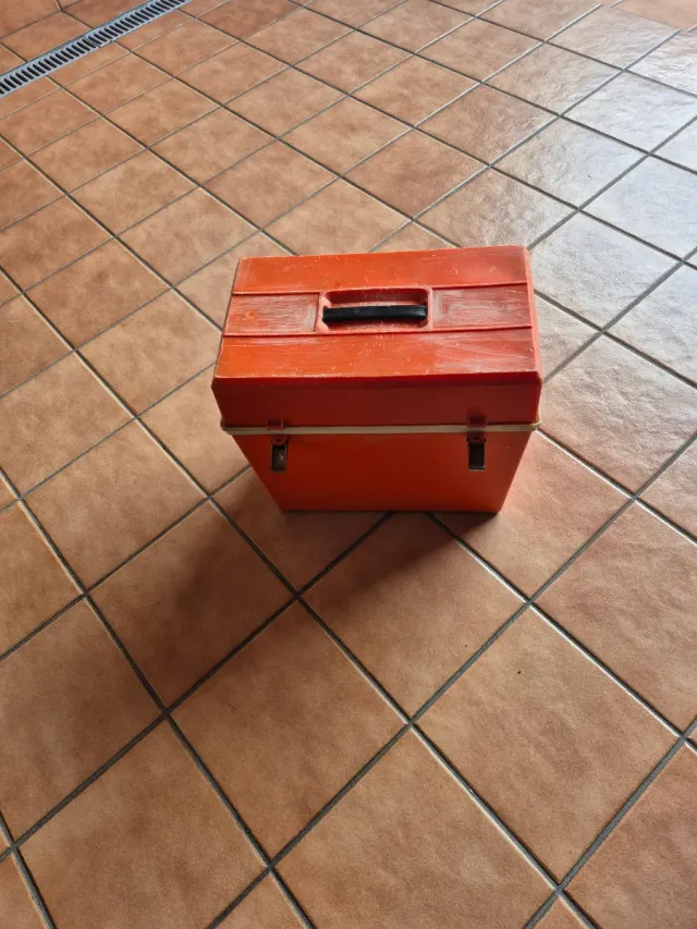 Nevera portátil naranja