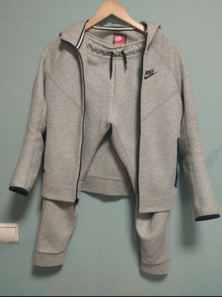 Conjunto Nike Tech Fleece Gris