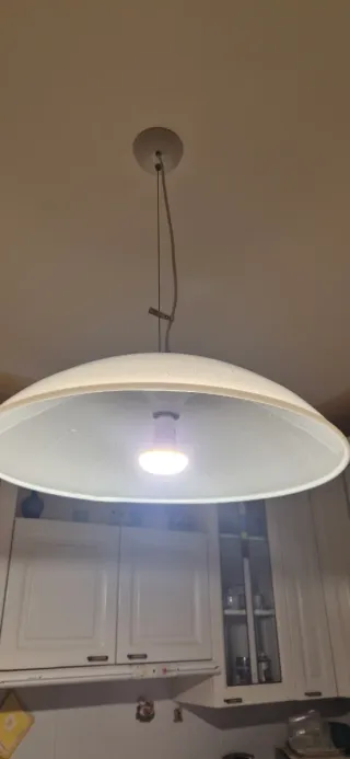 Lampadario bianco in plastica