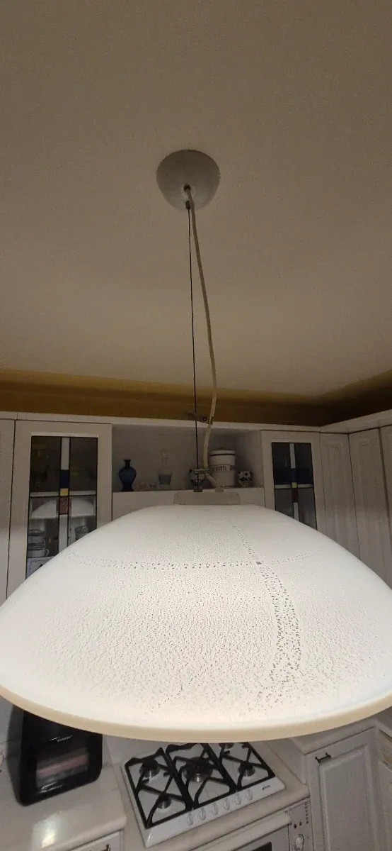 Lampadario bianco in plastica