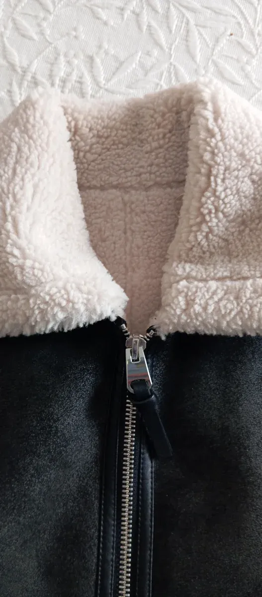 Chaleco doble faz negro y beige