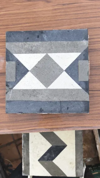 Azulejos hidráulicos antiguos recuperados