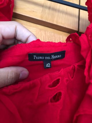 Top rojo con volantes y lazos