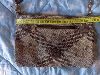 Bolso serpiente trenzado beige y marrón