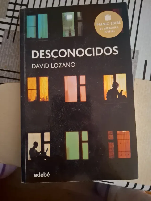 DESCONOCIDOS: Premio EDEBÉ de Literatura Juveni...