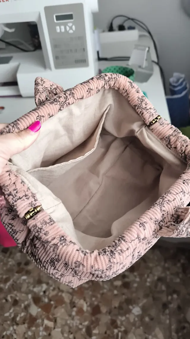 Bolso de mano boca de lobo rosa