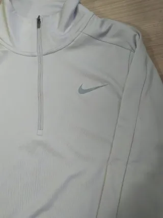 Sudadera térmica Nike gris