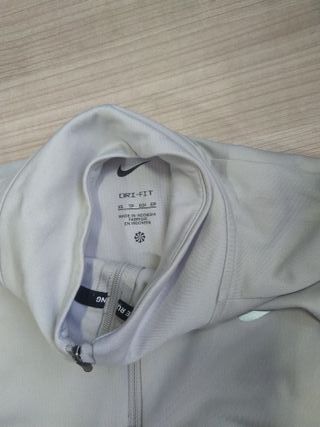 Sudadera térmica Nike gris