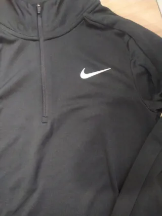 Sudadera Nike térmica negra