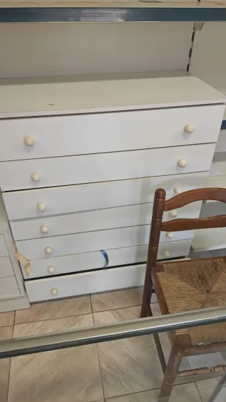 Cajonera blanca de madera