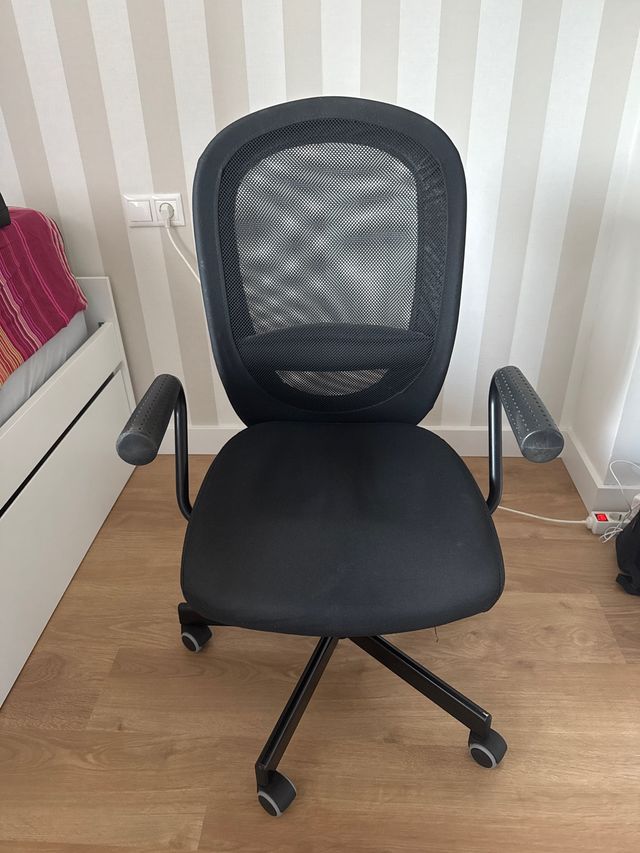 Silla de oficina negra