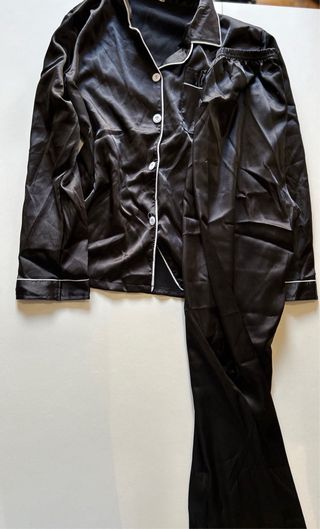 Pijama Seda Negro. Marca desconocida