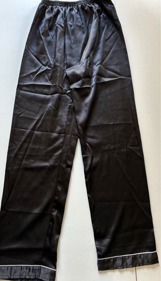 Pijama Seda Negro. Marca desconocida