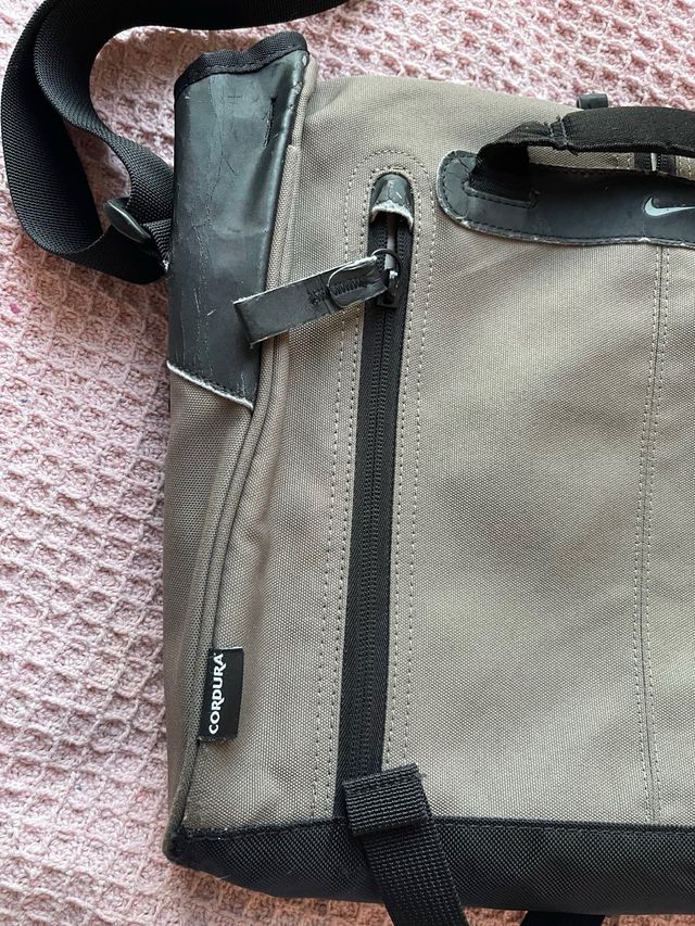 Nike Cordura 2000s Beige/Negro Bolso Mensajero Lap
