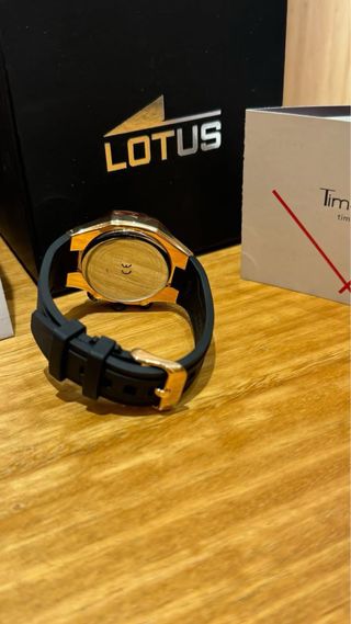 Lotus Cronógrafo con Diamantes Rojos y Dorado