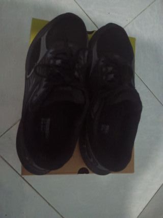 Zapatillas Skechers Negras y Grises