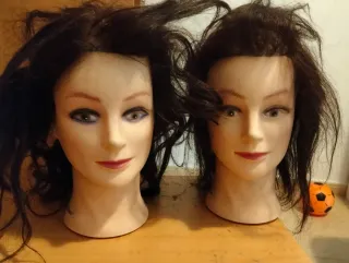 Cabezas peluquería + enchufe mesa