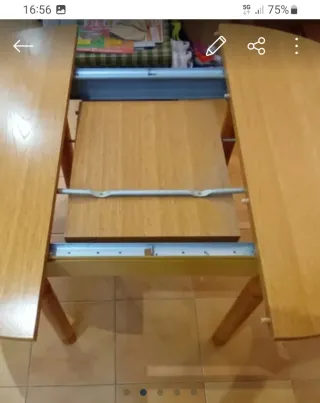 Mesa redonda de madera