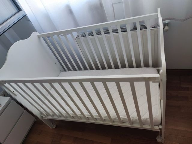 Cuna bebé 2 alturas con colchón desmontada