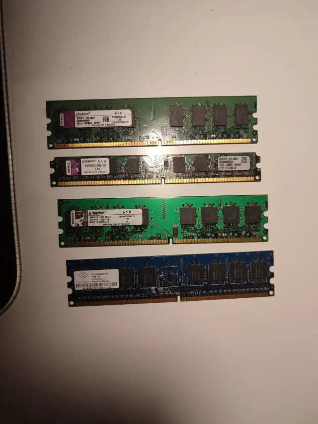4 Módulos RAM DDR2 Kingston Variados