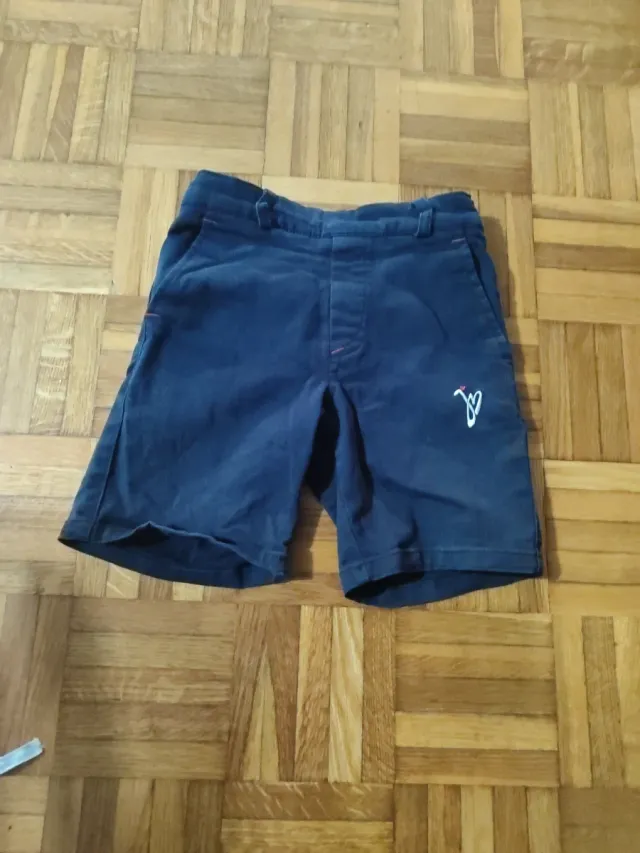 Pantalón corto colegio Jesús María Talla 4