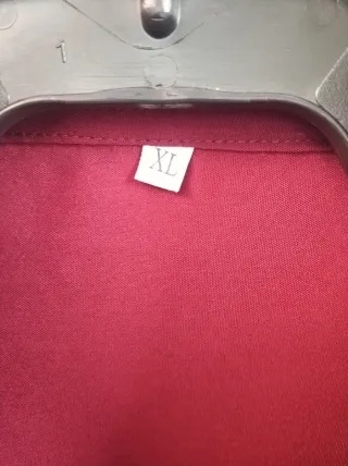 Camisa de mujer con estampado de plumas