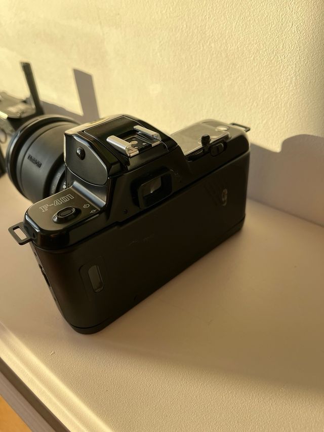 Cámara Nikon F-401 AF Analógica Negra