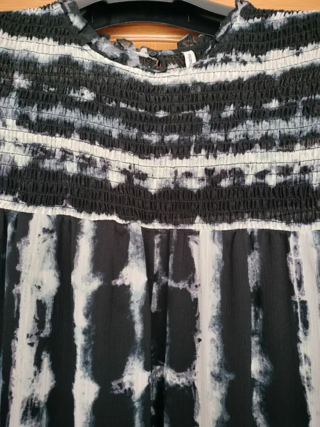 Vestido Stradivarius Tie Dye Negro Blanco