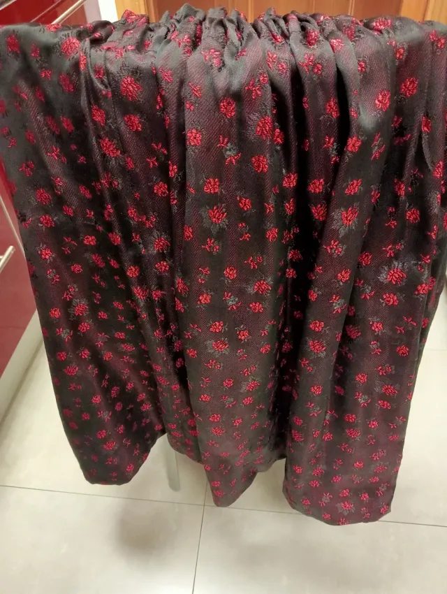 Falda Baturra Negra y Roja