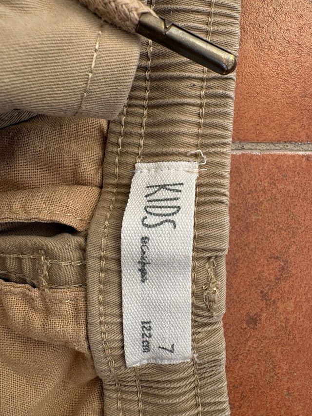 Pantalones cargo beige talla 7 y 8 años