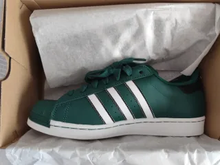 Adidas Superstar Talla 42 2/3 Verde